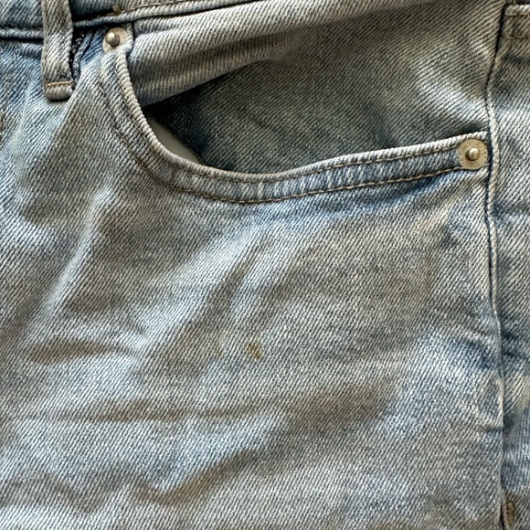 VINTAGE CALVIN KLEIN JEANS size 28 SUPER HIGH RISE WIDE LEG JEAN (LIGHT WASH) - Picture 4 of 7